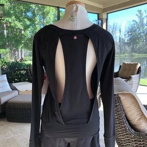 NWT Yoga top long sleeves, open back panel XS